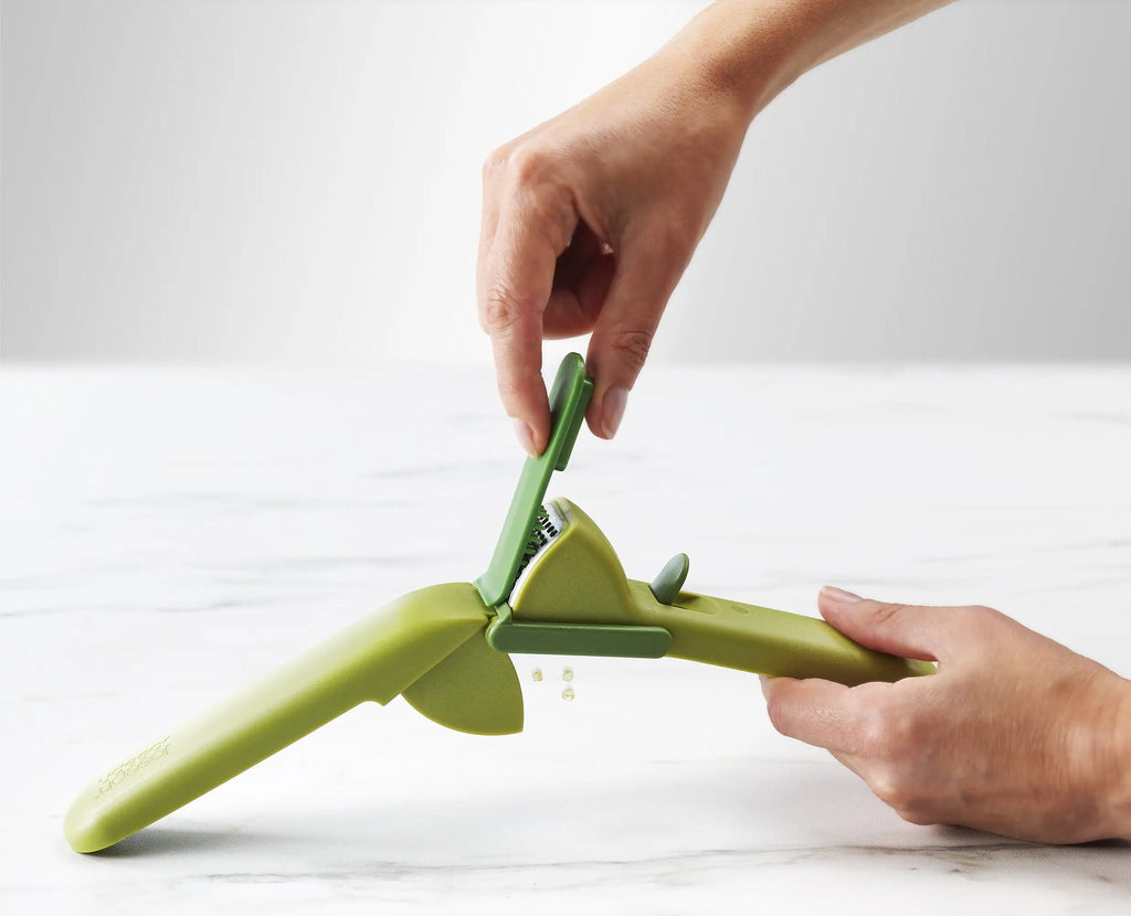 CleanForce™ Green Garlic Press - touchGOODS