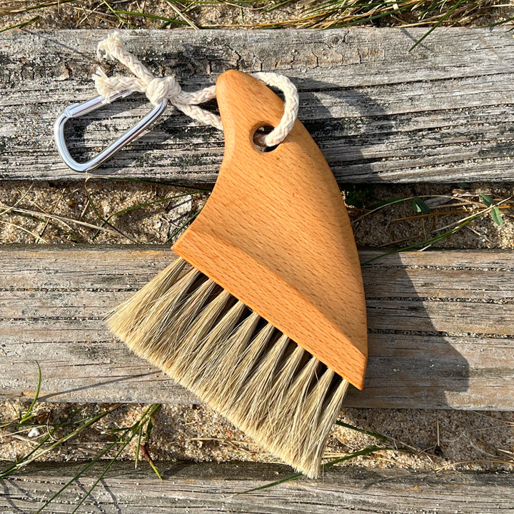 Shark Fin Beach Brush - touchGOODS