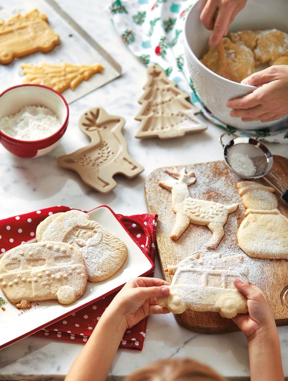 Whimsy Holiday Camper Heirloom Collection Cookie Mold - natural - touchGOODS