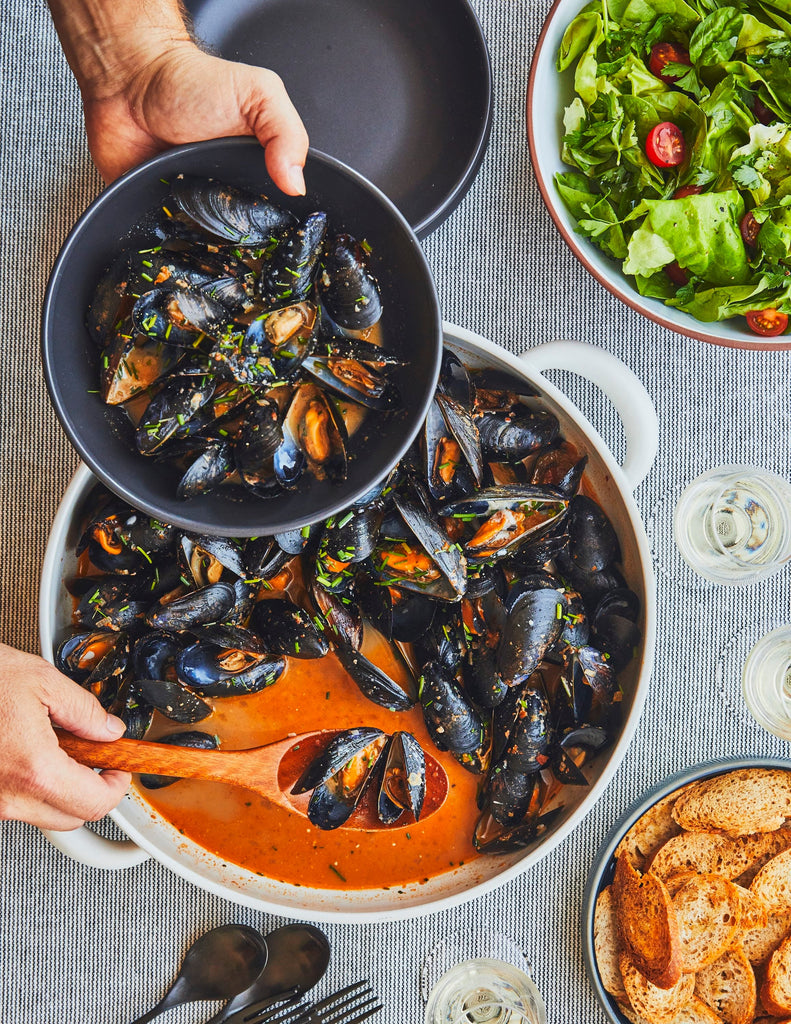 Stoneware Serving Plate with Handles 13.4" - touchGOODS