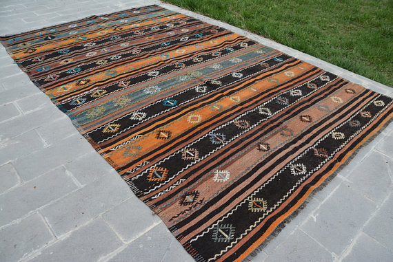 Vintage Handmade Turkish Kilim Area Rug 6' x 10' | touchGOODS