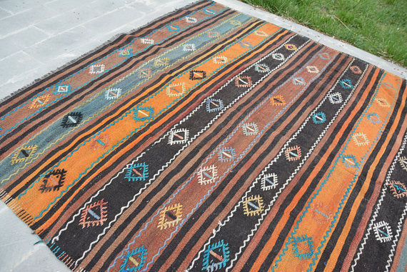 Vintage Handmade Turkish Kilim Area Rug 6' x 10' | touchGOODS